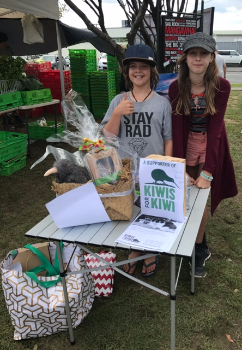 Girls fundraising for kiwi copy-820